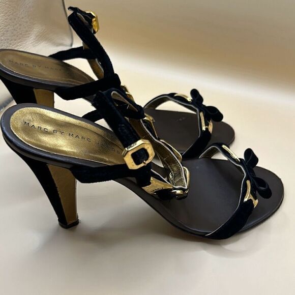 Marc by Marc Jacobs Women's 40 Navy Velvet Bow Strap Heel Sandals Gold Hardwear - Picture 6 of 10